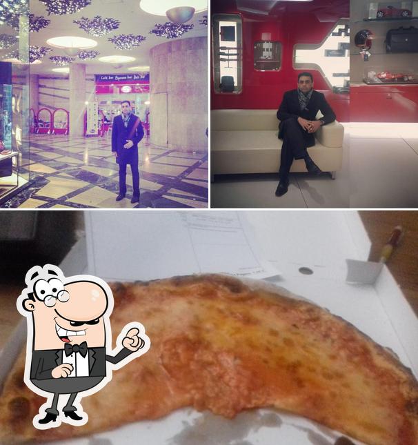 Questa è la foto che mostra la interni e torta di Runner Pizza