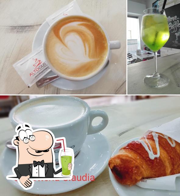 Goditi un drink a Caffetteria - Snack Bar CLAUDIA