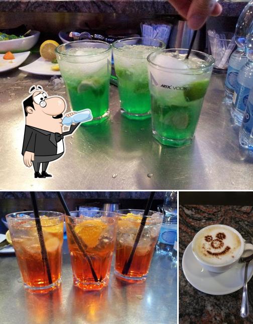 Prenditi un drink dal menu