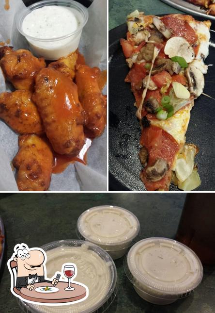 Round Table Pizza, 1516 CA99 in Gridley Restaurant menu and reviews