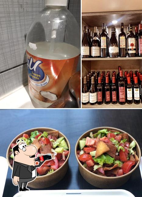 Parmi les différentes choses de la boire et la nourriture, une personne peut trouver sur Restaurant Sévan