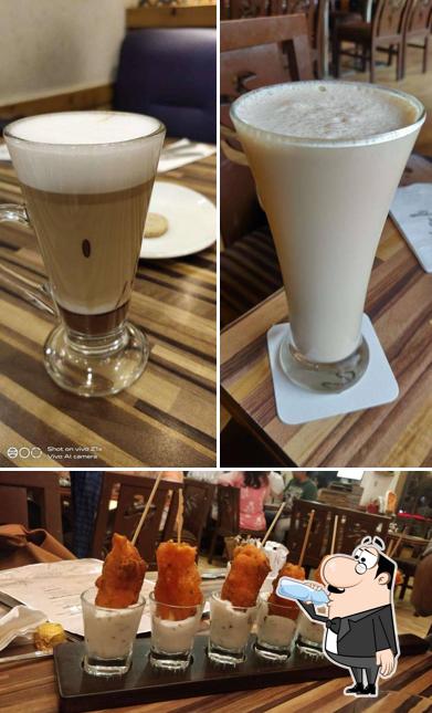 The image of drink and food at Aromas Café & Bistro