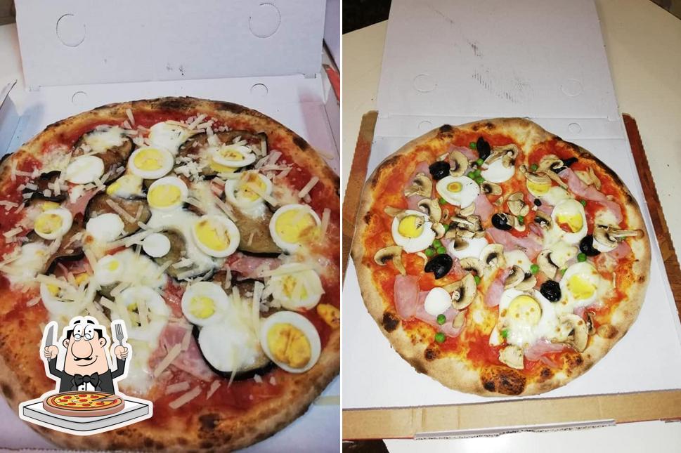 A "Da Antonio", puoi provare una bella pizza