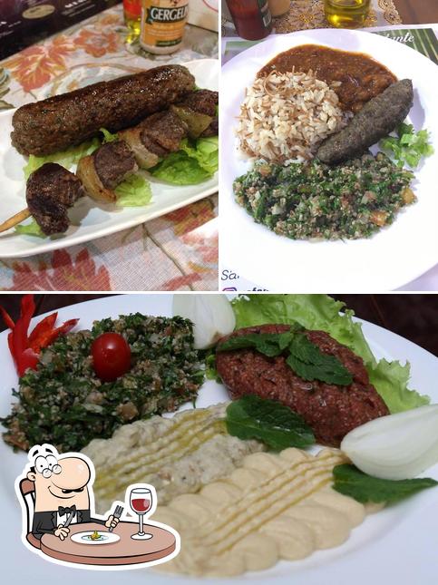 Comida em Abu Salin (Shopping Panorâmico)