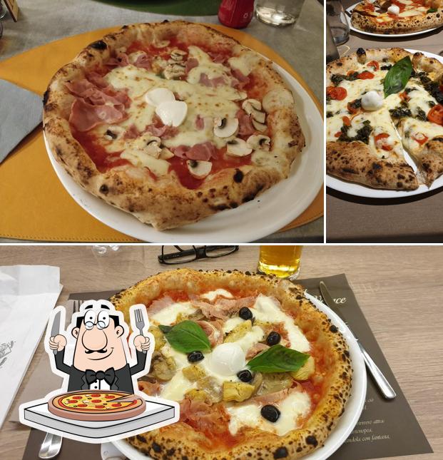 Scegli una pizza a Ristorante Napoli Centrale