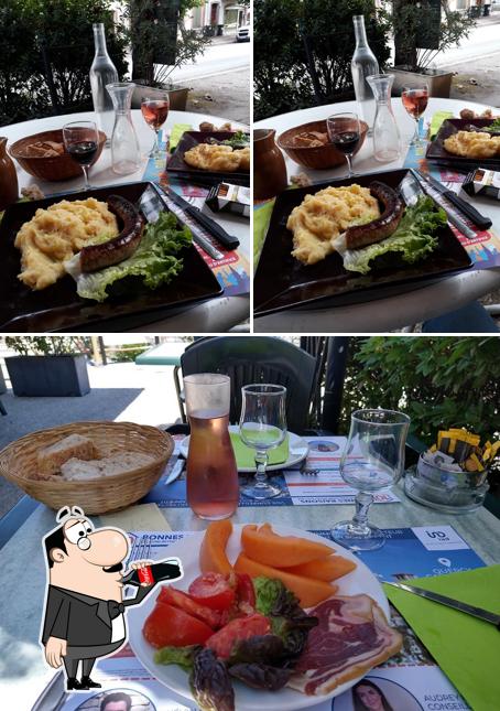 La photo de la boire et table à manger de Restaurant le Huit 2’s