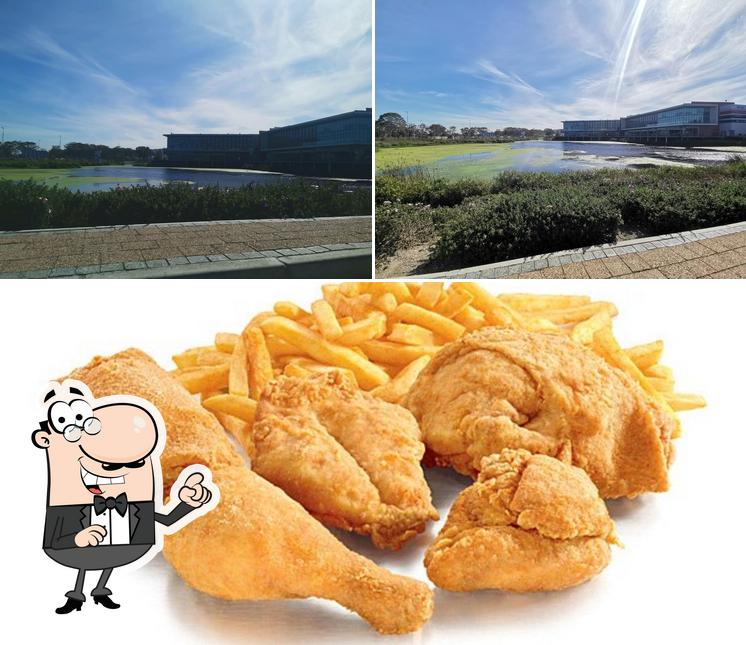 Jetez un coup d’oeil à l’image indiquant la extérieur et nourriture concernant KFC Table Bay Mall