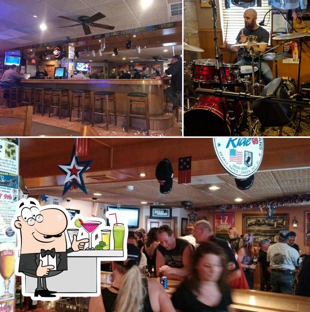 Pearly Gates Bar & Grill in Green Bay Restaurant menu and reviews