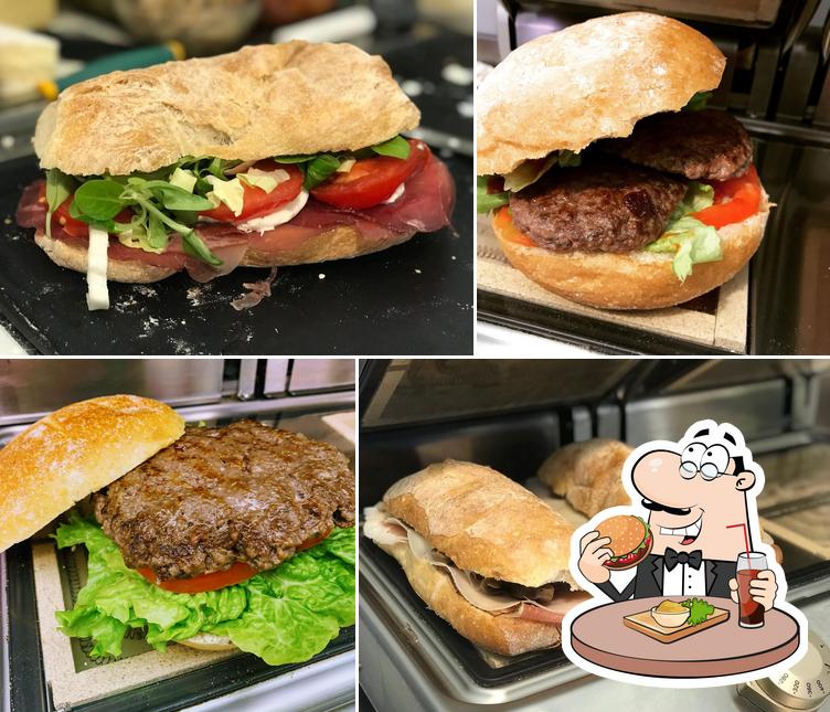 Prova un hamburger a Paninoteca Hamburgeria Porchetteria Fuoricorso