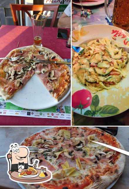 Get pizza at Restaurant Mama Mia