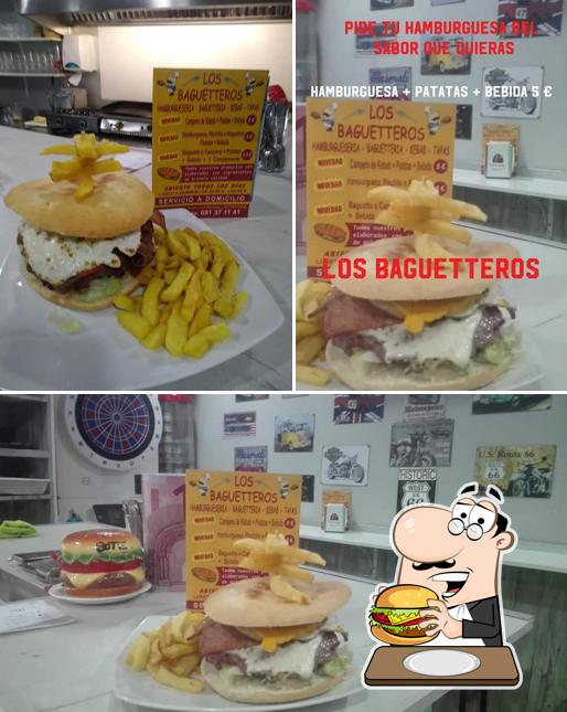 Las hamburguesas de Los baguetteros Desayunos&montaditos&tapas& hamburgueseria &baguetteria&kebab&raciones las disfrutan distintos paladares