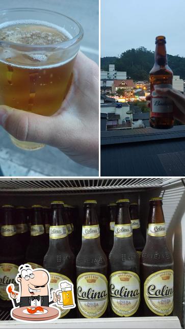 Você pode tomar um copo de cerveja leve ou escura