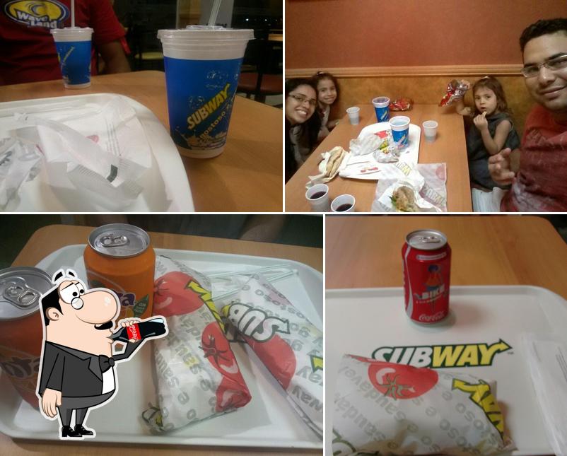 Entre diferentes coisas, bebida e mesa de jantar podem ser encontrados no Subway / Frisabor Campo grande