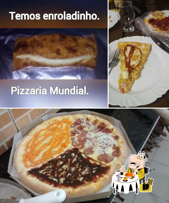 Comida em Pizzaria Mundial