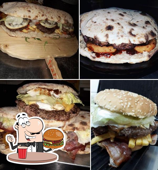 Ordina un hamburger a Fratè Pizzeria Rosticceria