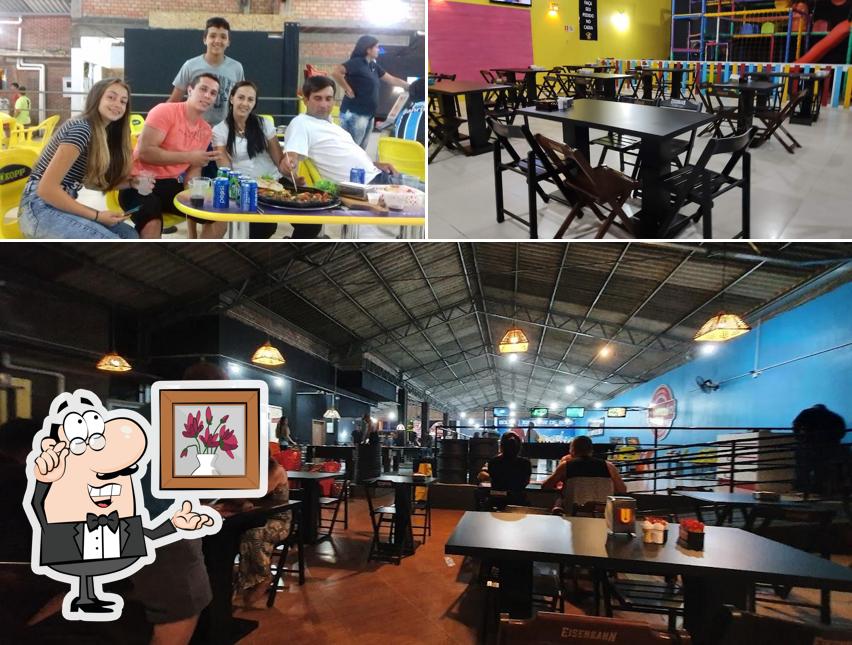 O interior do Show de Bola Park & Food