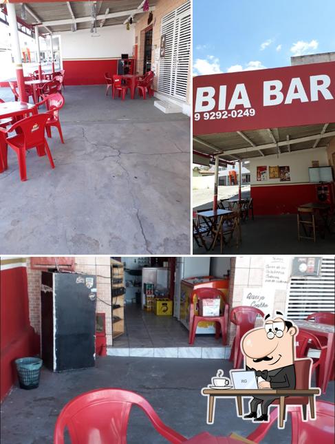 O interior do Bia Bar