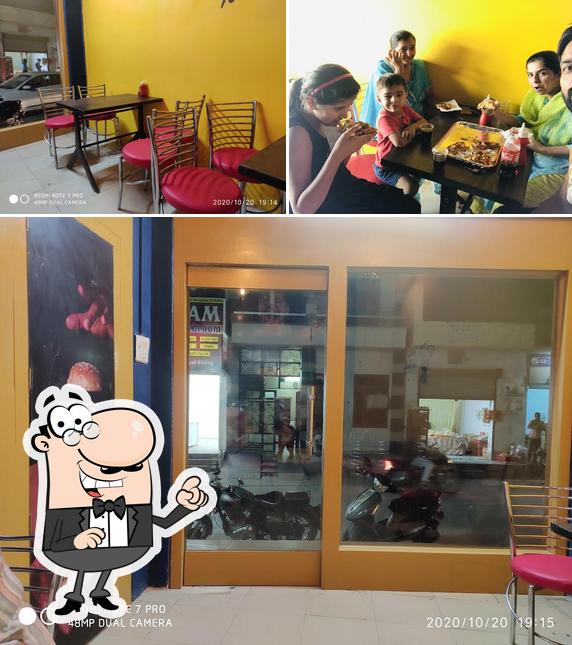 PIZZA HEADQUARTER, Mandi Dabwali Restaurant reviews