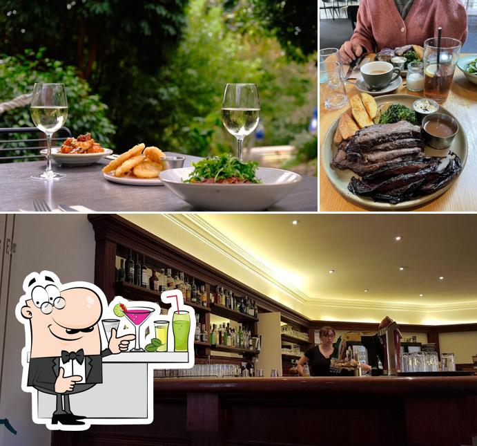 Paradise Valley Hotel in Clematis Restaurant menu and reviews