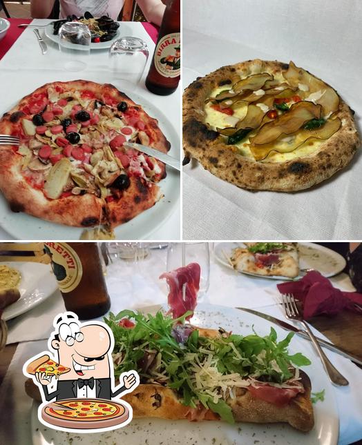 Order pizza at Eremiti Restaurant