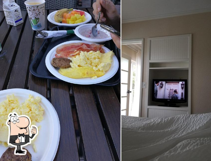 Fairfield Inn & Suites Breakfast Buffet in Key West Restaurant reviews