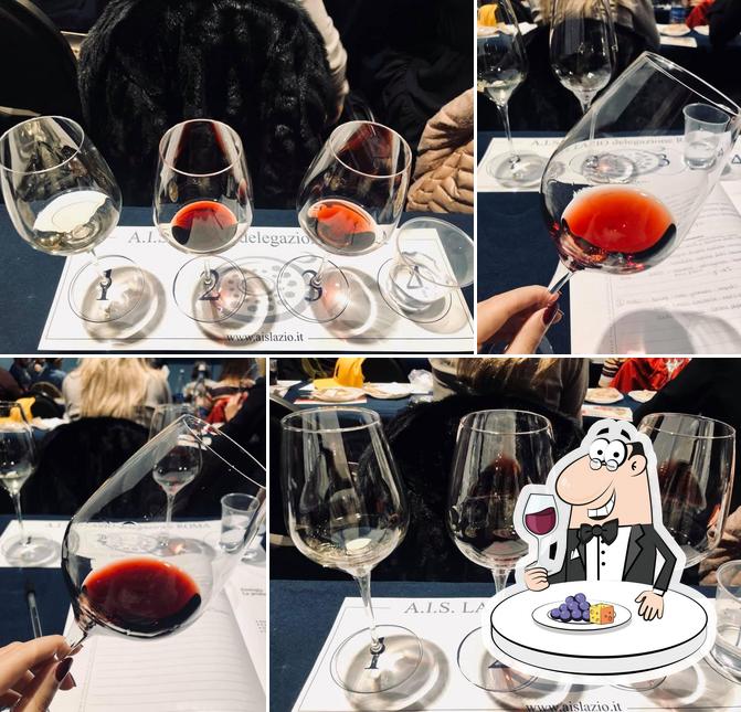 Il est fort sympathique de déguster un verre de vin à La Feluca