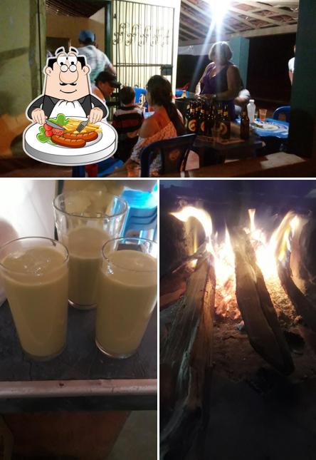O Casarão Caipira Drinks se destaca pelo comida e interior