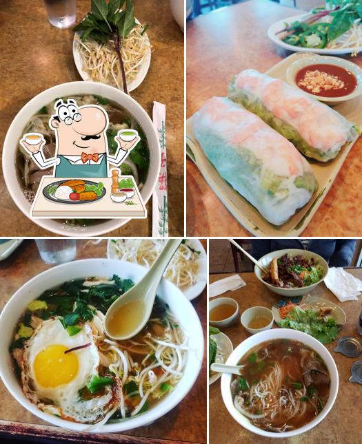 Еда в "Pho Saigon Noodle House"