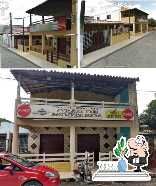 O exterior do Pizzaria e Doceria Grão de Mostarda