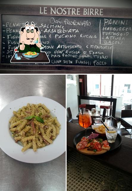 La foto della cibo e lavagna di Bar Ristorante Duff