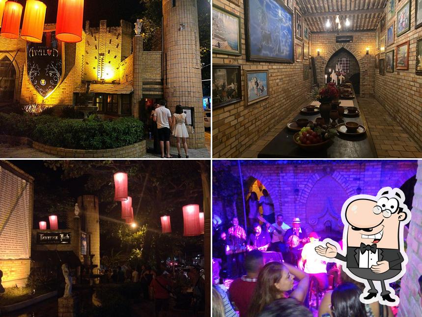 Look at this pic of Espaço Ávalon Restaurante & Taverna Pub Medieval Bar