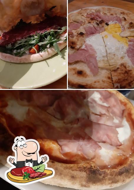 Scegli i un pasto a base di carne a Pizzeria Mickey Mouse