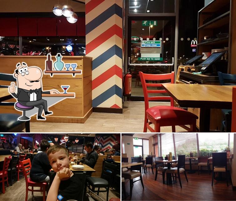 Mira cómo es Pizza Hut Restaurants Festival Retail Park por dentro