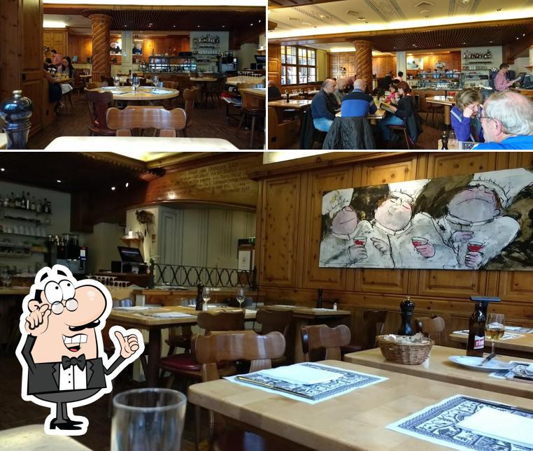Siediti a un tavolo di Swiss Chuchi Restaurant
