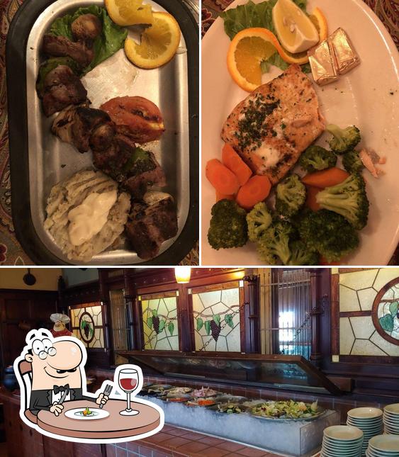 Еда в "Cattlemen's Steak House & Saloon"