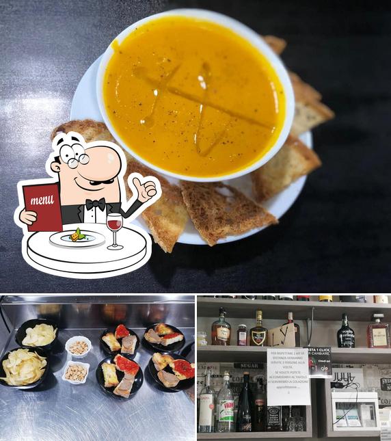 Tra le varie cose da Caffe' 2000 si possono trovare la cibo e birra