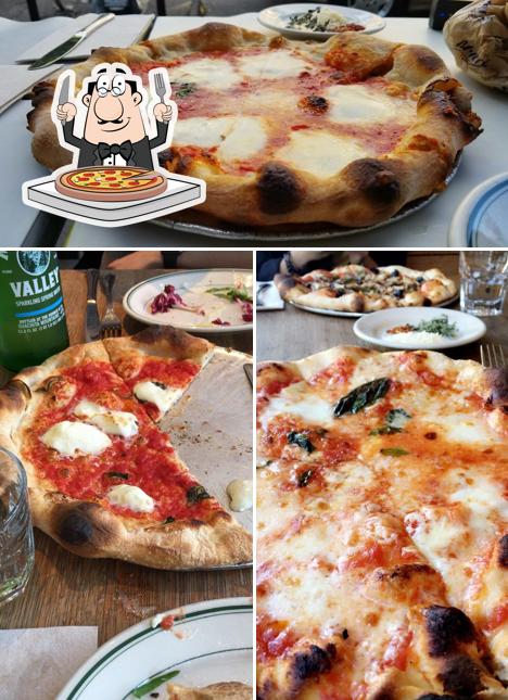 Pick pizza at Pizzeria Delfina - Mission