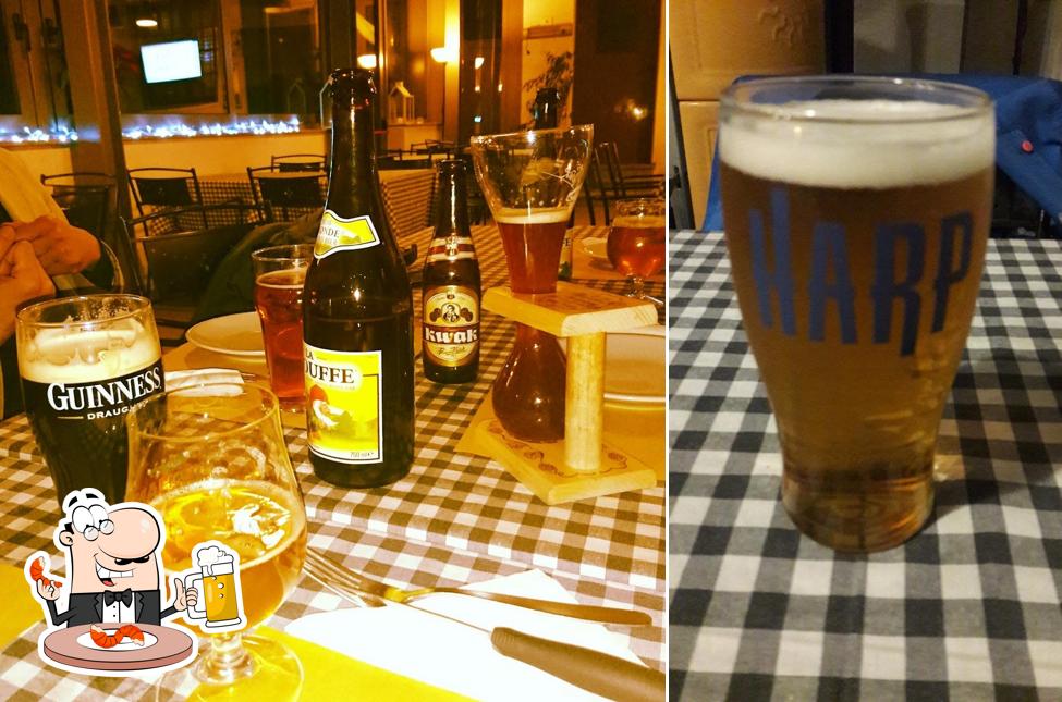 Puoi prenderti un rinfrescante bicchiere di birra chiara o scura