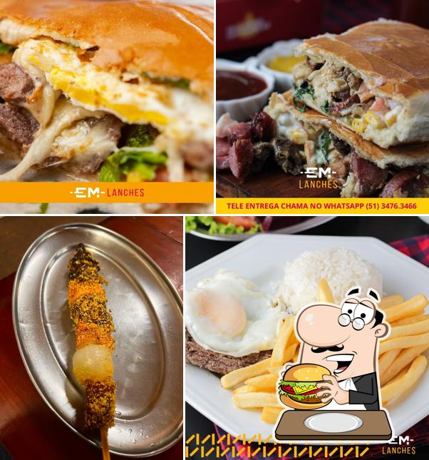 Hambúrguer em EM Lanches