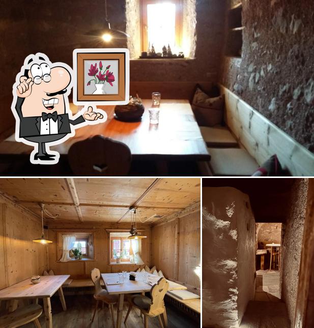 Dai un'occhiata agli interni di Costamula Restaurant