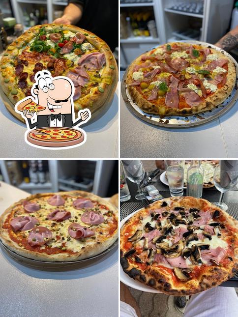 В "Pizzeria CAPITANO Carmino" вы можете попробовать пиццу