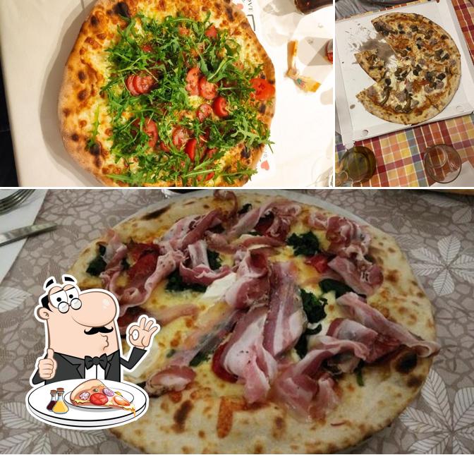 Ordina una pizza a Giuly Sajonara