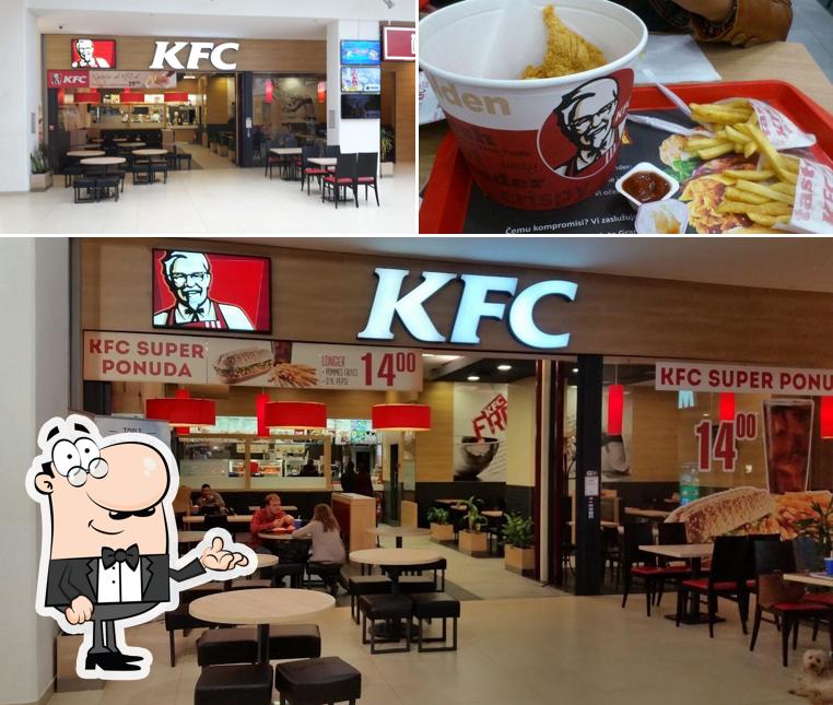 Questa è la foto che mostra la interni e cibo di KFC Avenue Mall