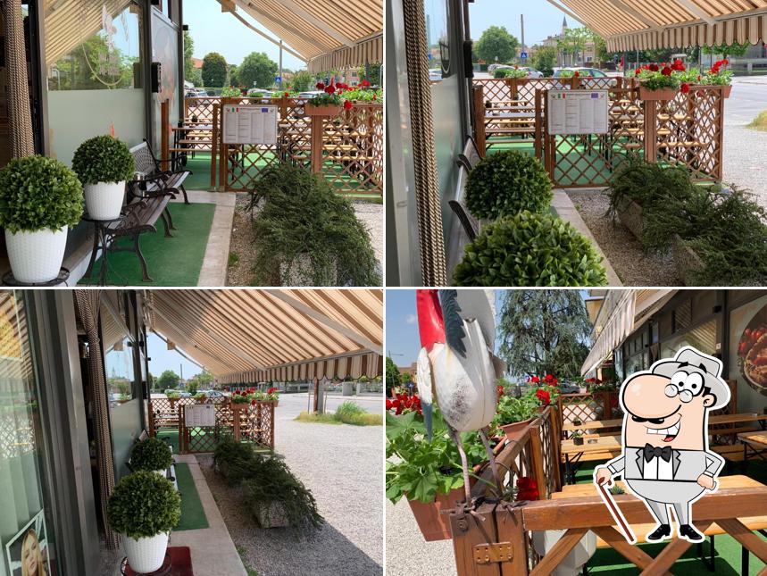 Gli esterni di Pizzeria D'Asporto Snoopy Di D'Angelo Luigi Gli esterni di Pizzeria D'Asporto Snoopy Di D'Angelo Luigi