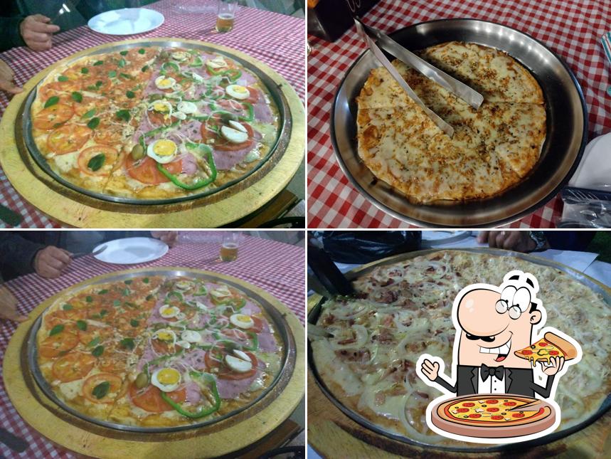 Escolha pizza no Calábria Pizza e Petiscos
