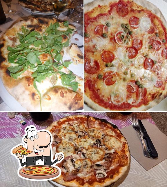 Prova una pizza a MASTRO CILIEGIA PIZZERIA RISTORANTE LUCCA