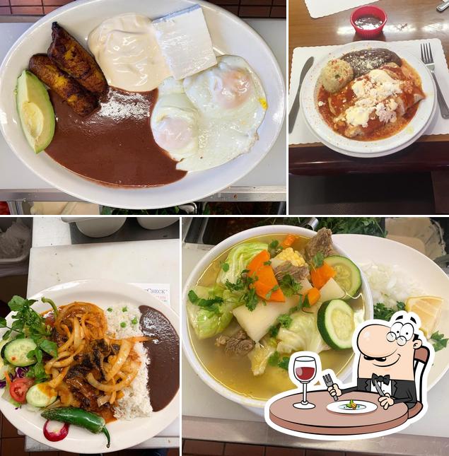 Mi Pueblo Restaurant y Pupuseria in Los Angeles Restaurant menu and