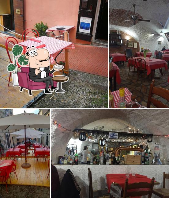 Dai un'occhiata agli interni di L' Antica Taverna - Ristorante pizzeria