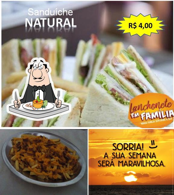 A imagem a Lanchonete EM Familia’s comida e exterior