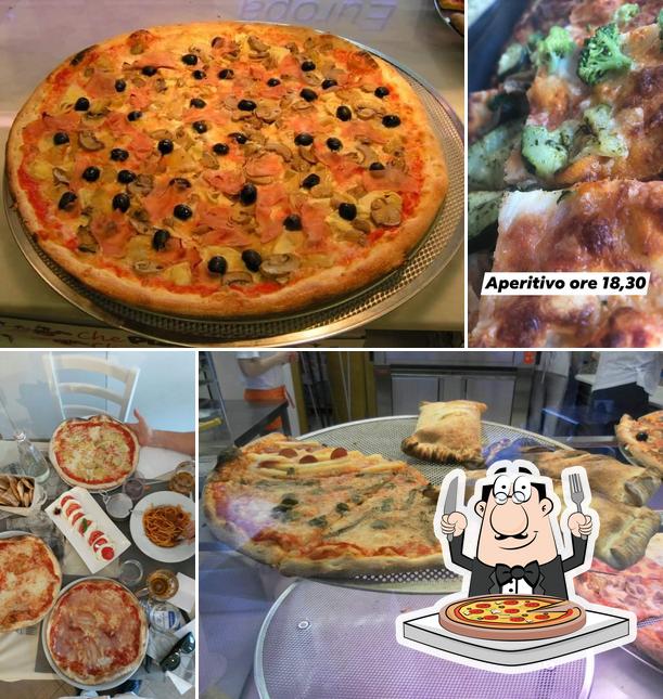 Scegli una pizza a Bar Pizzeria Ristorante Chiaro Scuro Camucia AR